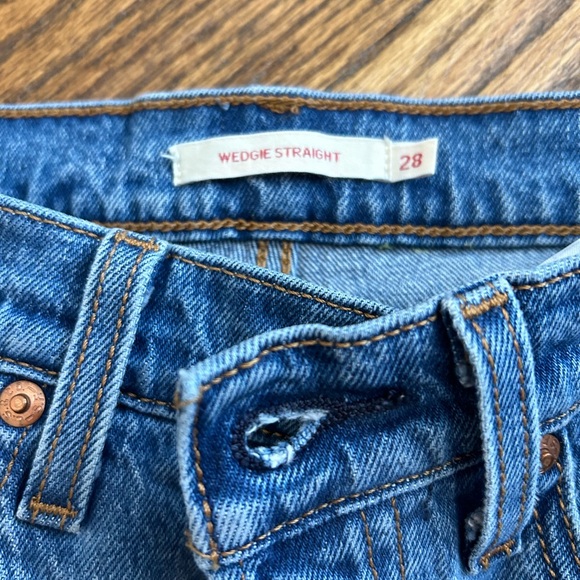 Levi’s Wedgie Straight Jeans - Picture 2 of 5